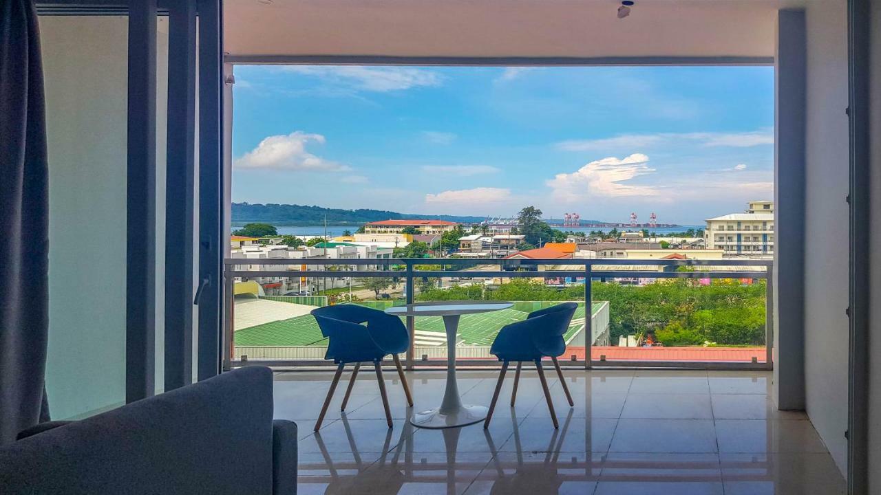 Chequers Suites Subic Bay Олонгапо Экстерьер фото
